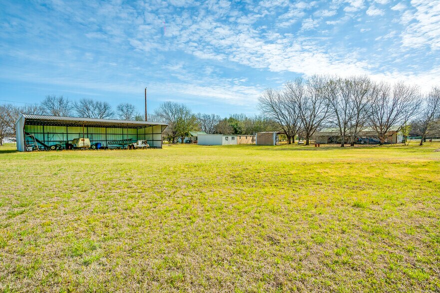 More Photos Of 14330 S Highway 281, Santo Trailer Camper Park For Sale