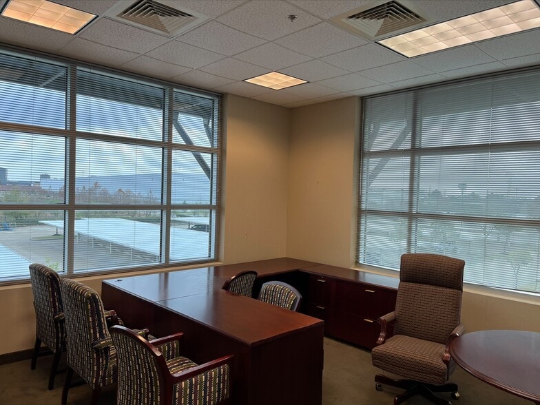 More Photos Of 785 Greens Pky, Houston Office For Sale