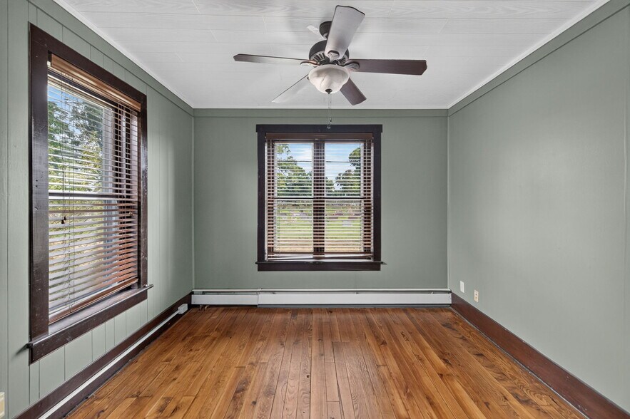 More Photos Of 330 Mahoning St, Milton Office For Sale
