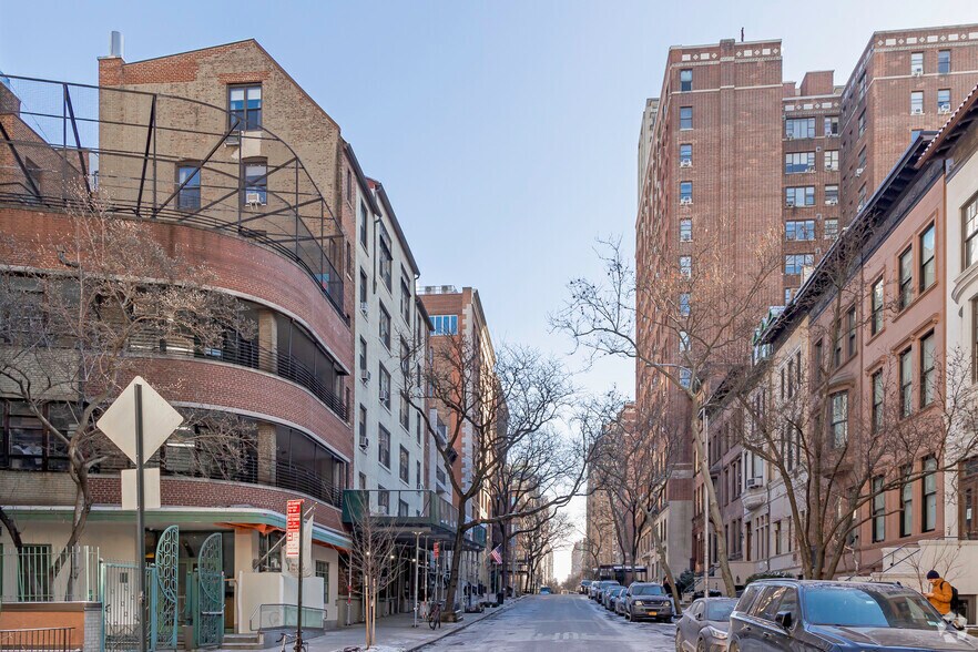 More Photos Of 251 W 71st St, New York Multifamily For Sale