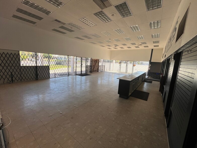 More Photos Of 1919 Columbus St, Bakersfield Warehouse For Lease