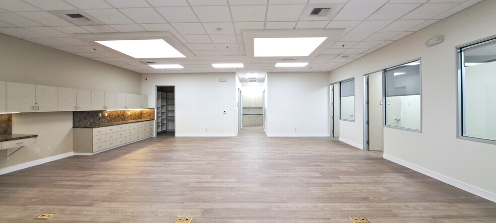 More Photos Of 100 Old River Rd, Bakersfield Medical For Lease