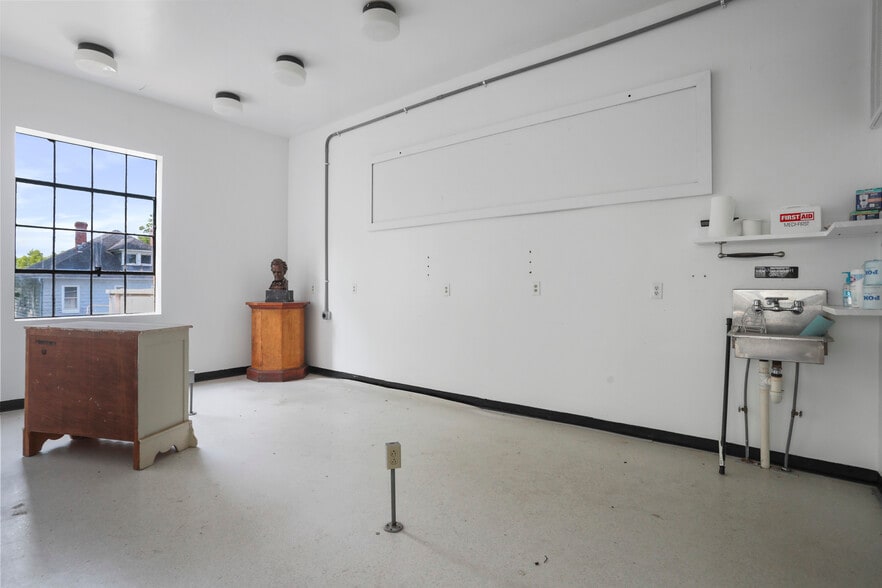 More Photos Of 144 Runnymeade rd, Bunker Hill Specialty For Sale