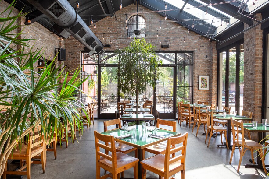 More Photos Of 2032-2050 Dunlavy St, Houston Restaurant For Sale