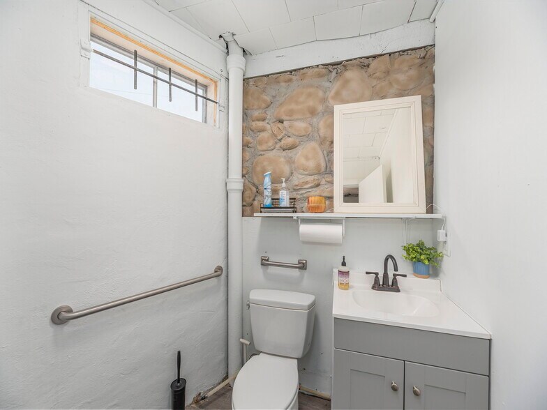 More Photos Of 491 Allens Creek Rd, Waynesville Loft Creative Space For Lease