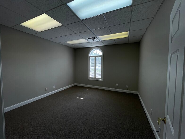 More Photos Of 100 Colony Park Dr, Cumming Bank For Lease