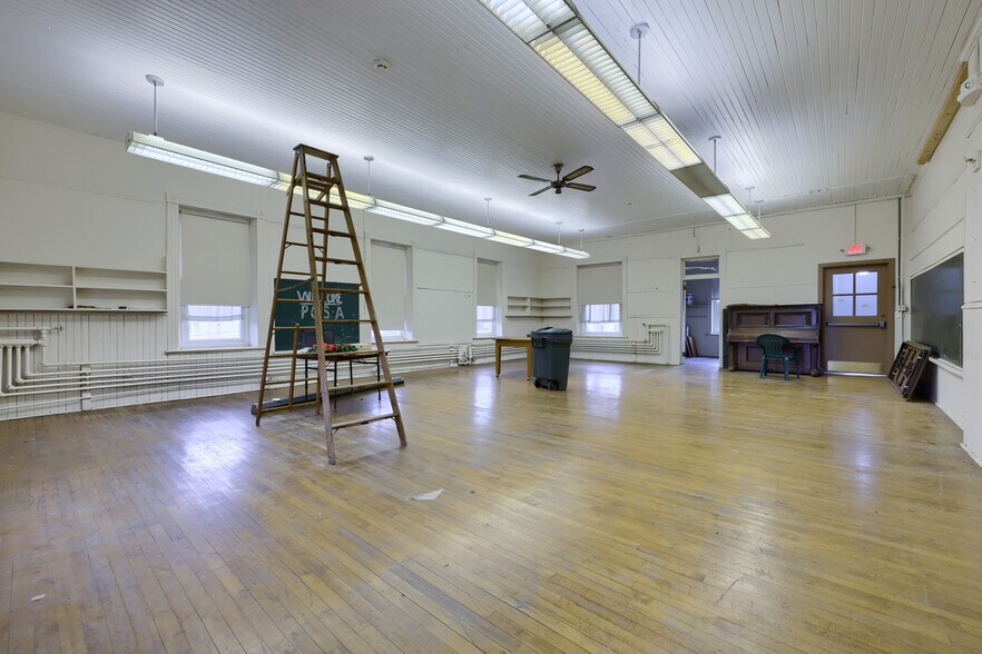 More Photos Of 3540 Saint Lawrence Ave, Reading Loft Creative Space For Sale
