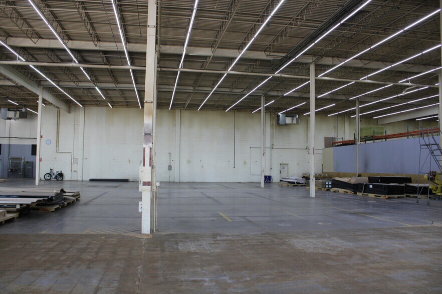 More Photos Of 1777 Oakdale Ave, West Saint Paul Manufacturing For Lease