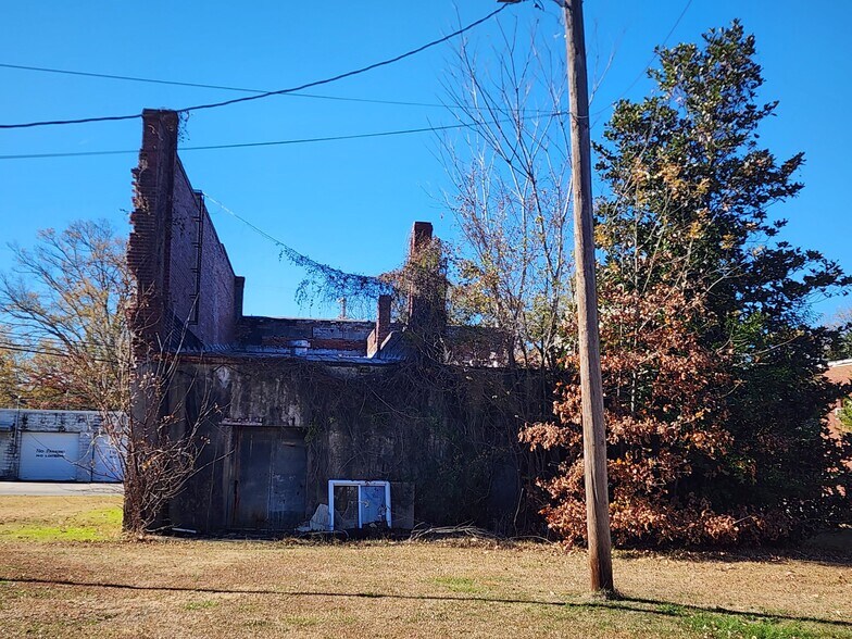 More Photos Of 104 E Railroad St, Robersonville General Retail For Sale