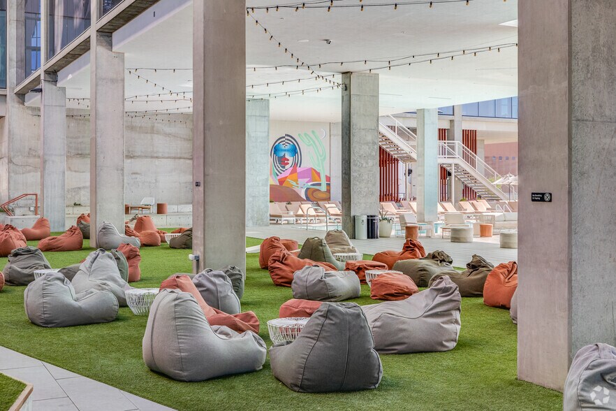 More Photos Of 200 W Monroe St, Phoenix Coworking Space