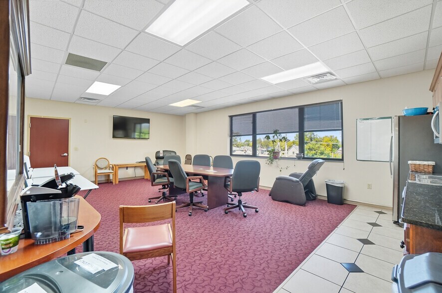 More Photos Of 916-920 W Market St, Lima Medical For Lease