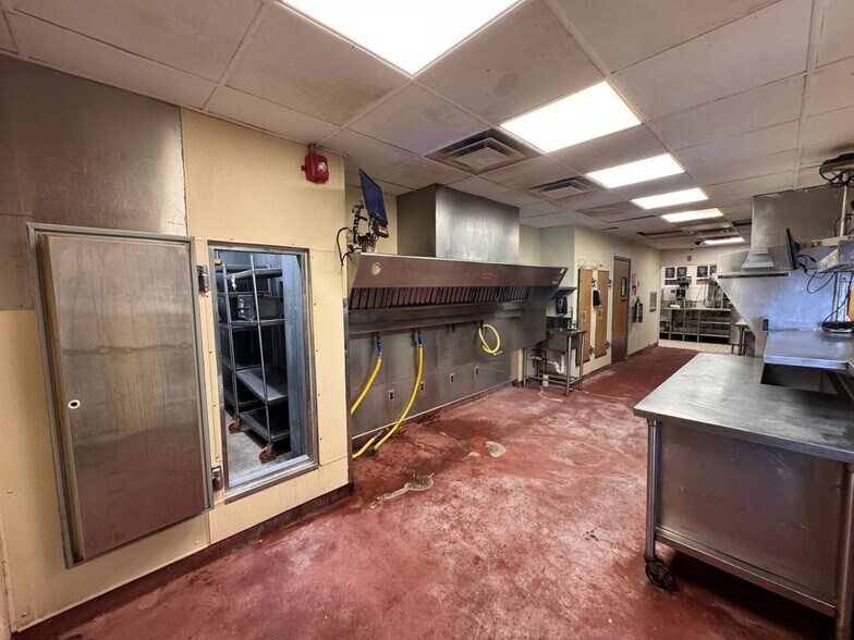 More Photos Of 1830 Columbus Ave, Washington Court House Restaurant For Sale