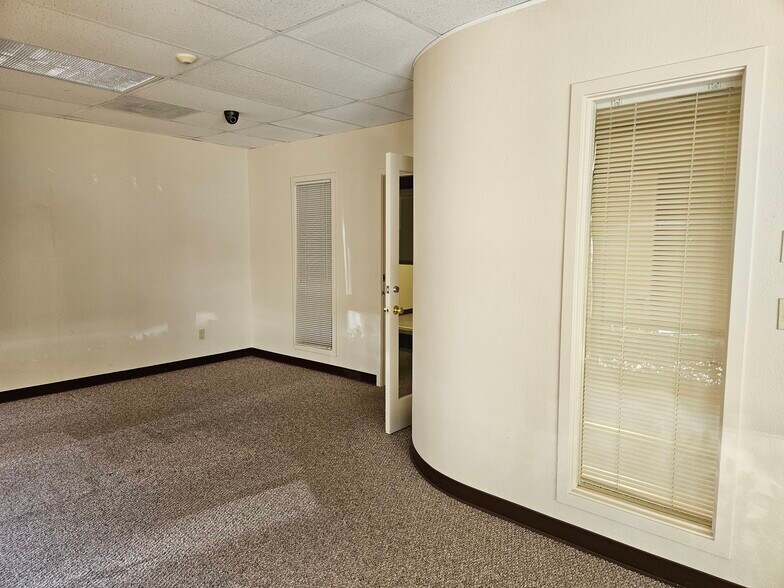 More Photos Of 909 15th St, Modesto Office For Lease