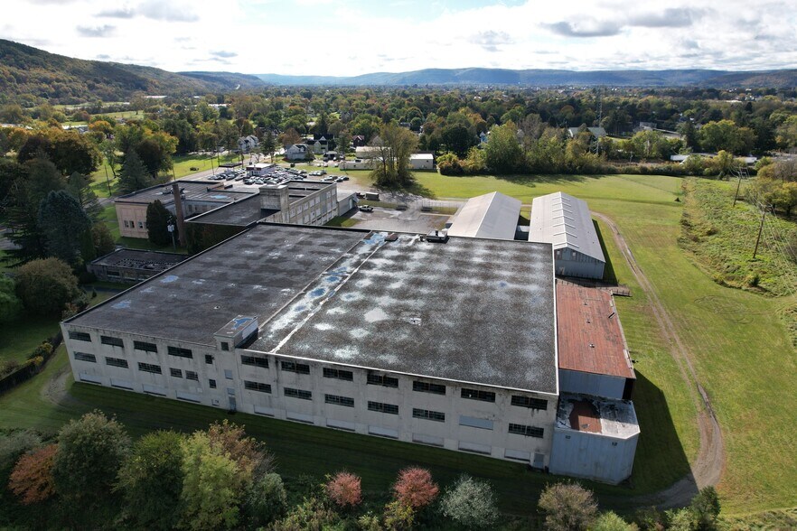 More Photos Of 1575 Lake St, Elmira Manufacturing For Lease