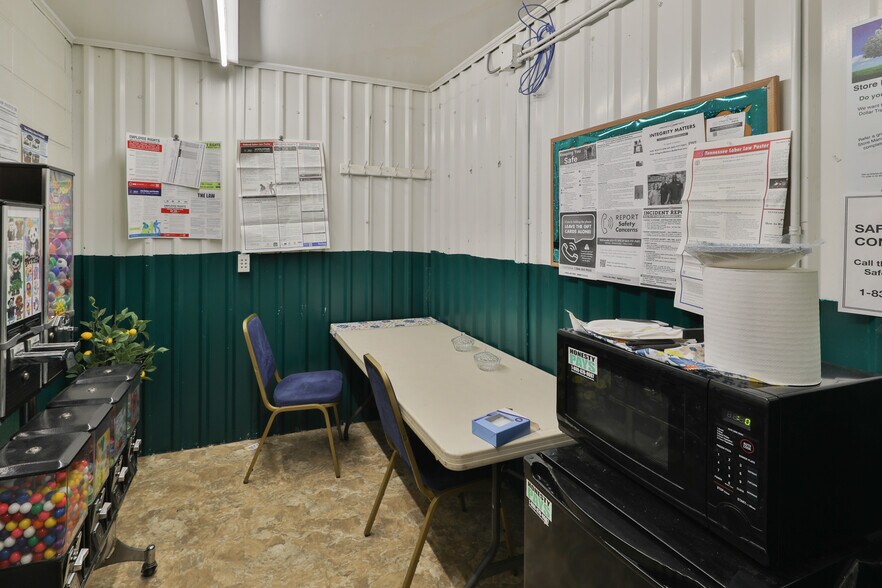 More Photos Of 8718 Highway 22, Dresden Storefront For Sale