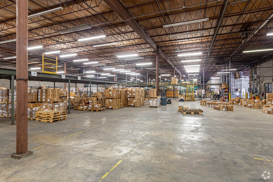 More Photos Of 2301 Julia St, New Orleans Warehouse For Lease