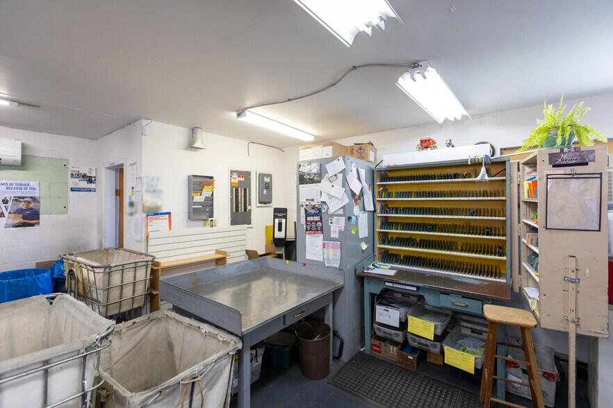 More Photos Of 96 N Main St, Dufur Post Office For Sale