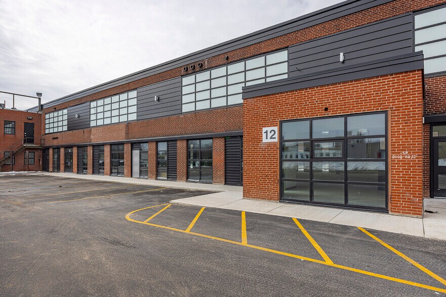 More Photos Of 785 Sir John A Macdonald Blvd, Kingston Distribution For Lease