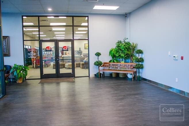 More Photos Of 1550 S Tech Ln, Meridian Showroom For Lease