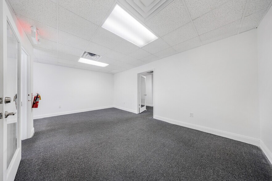 More Photos Of 7452-7466 SW 48th St, Miami Warehouse For Sale