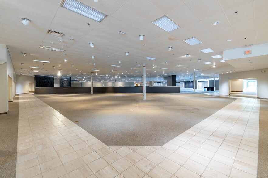 More Photos Of 8300 N Wayne Rd, Westland Freestanding For Lease