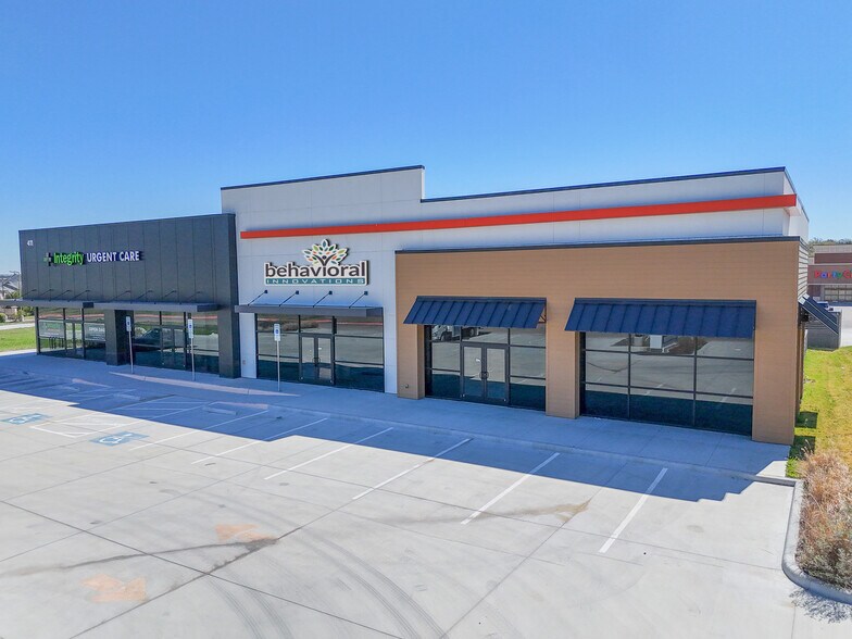 More Photos Of 401-411 Alta Mere Dr, Fort Worth Storefront For Lease