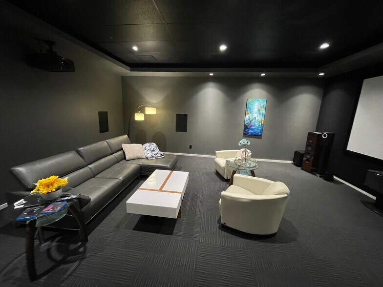 More Photos Of 13222-13228 SE 30th St, Bellevue Showroom For Lease