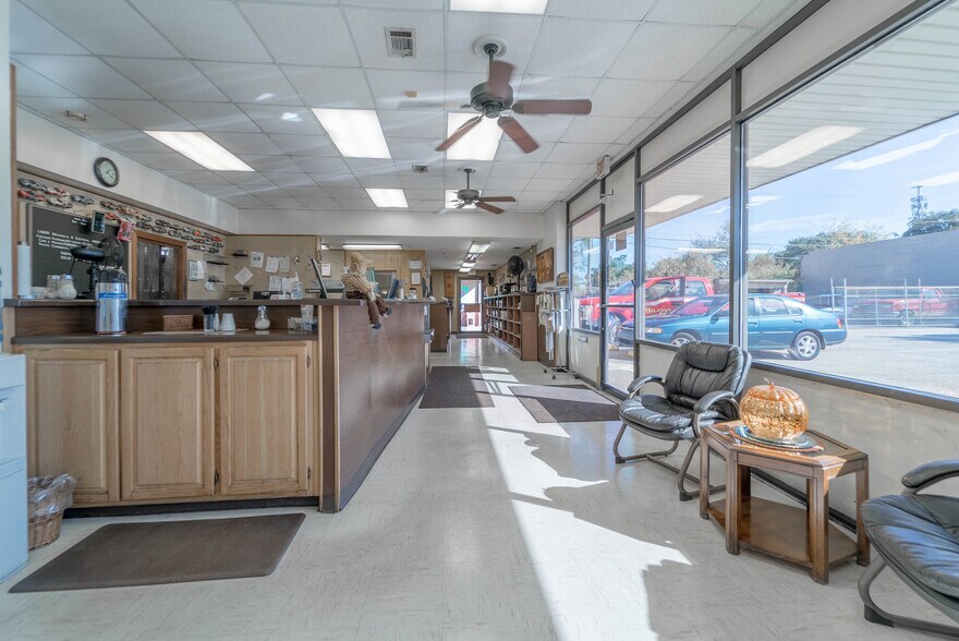 More Photos Of 198 Main St, Biloxi Light Distribution For Sale