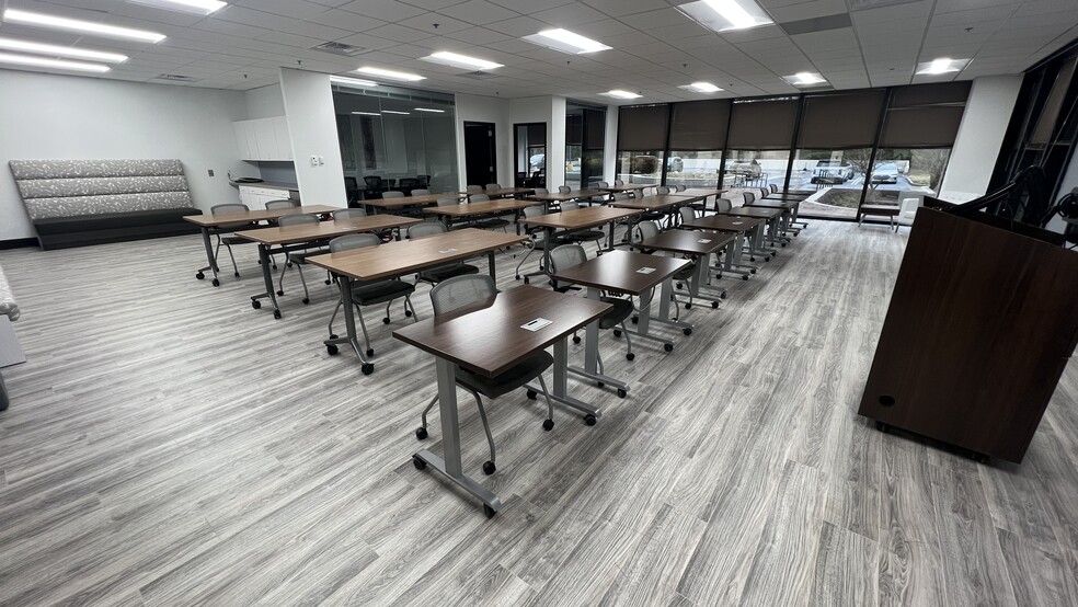 More Photos Of 9040 Roswell Rd, Atlanta Office For Lease