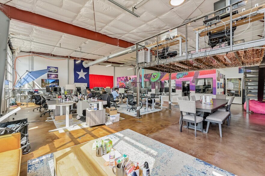 More Photos Of 1106 S 8th St, Austin General Retail For Lease