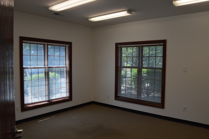 More Photos Of 128 County Line Rd, Westerville Office For Lease