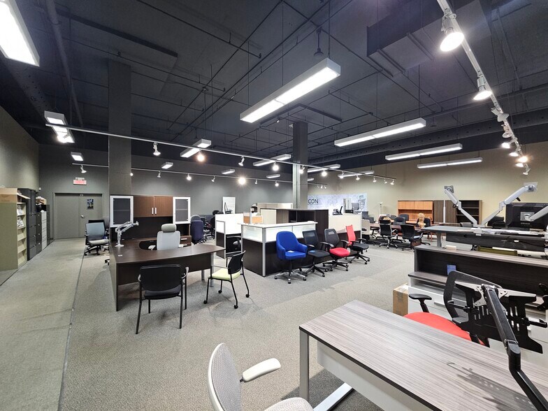 More Photos Of 25 Rue Saint-Jacques, Montréal Manufacturing For Sale