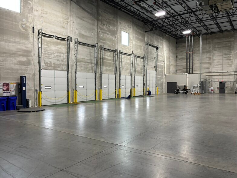 More Photos Of 13620 NE Park Dr, Louisville Warehouse For Lease