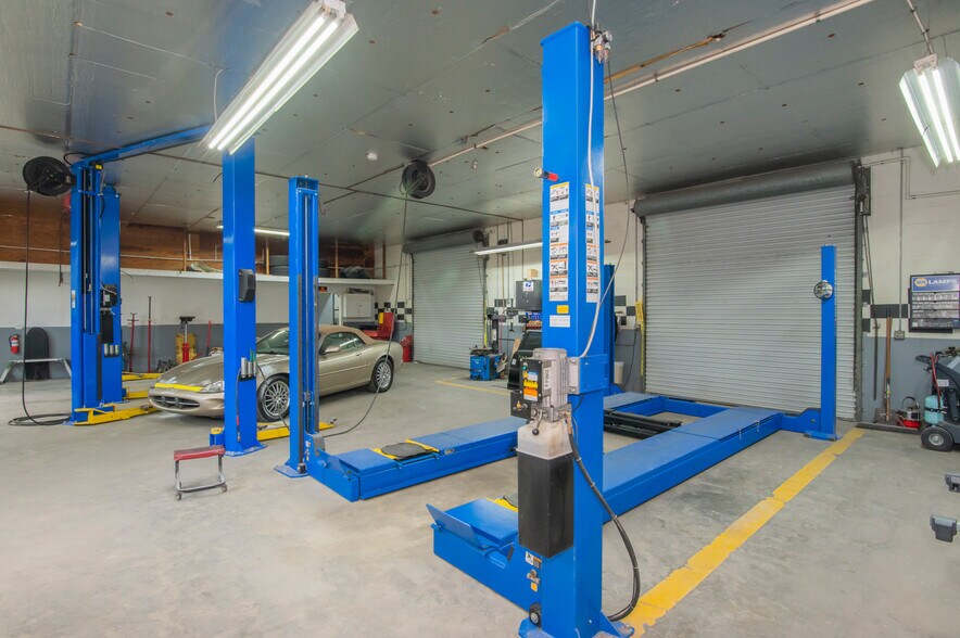 More Photos Of 982 E Hartshorn Ln, Holder Auto Repair For Sale