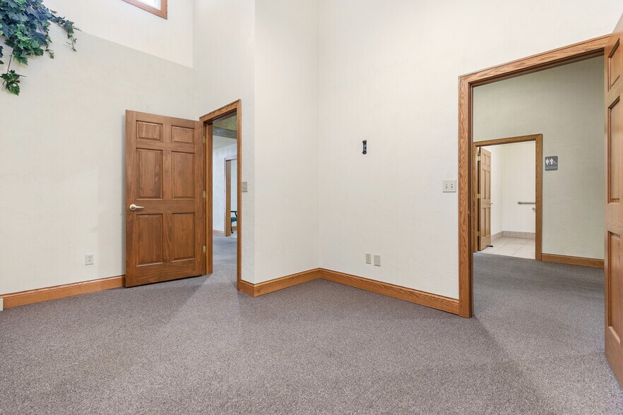 More Photos Of 111 W North Water St, New London Office For Lease