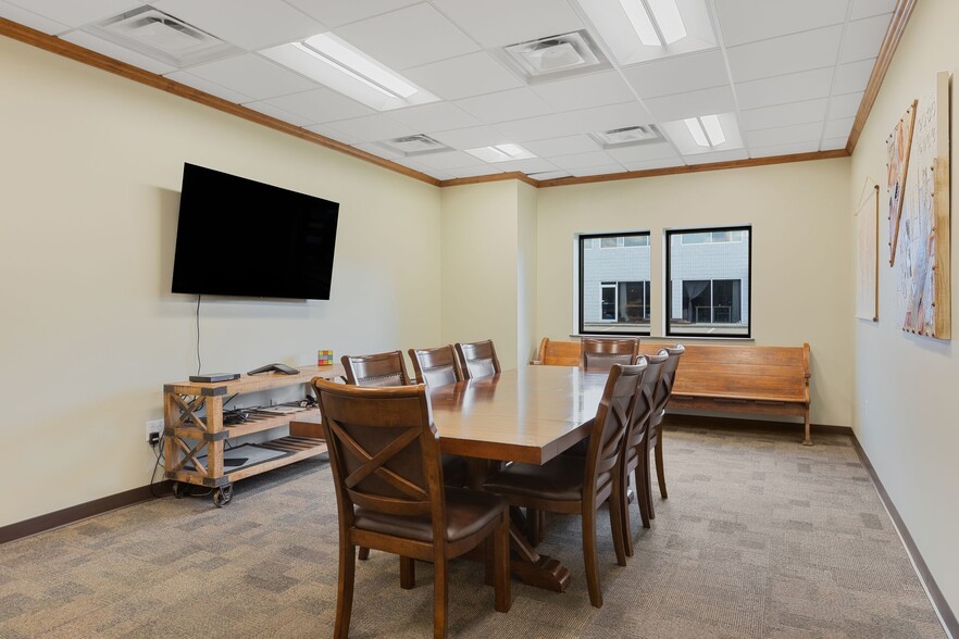 More Photos Of 533 Myatt Dr, Madison Showroom For Sale