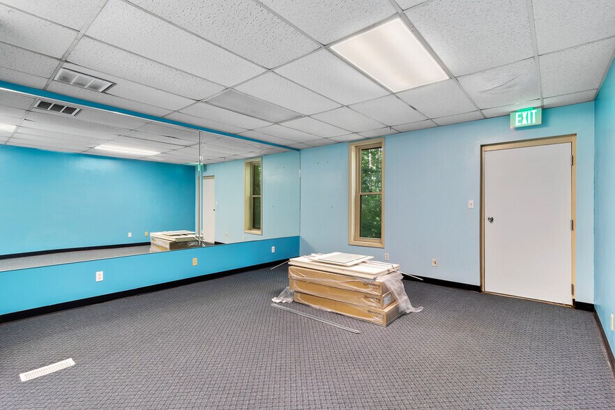 More Photos Of 279 N Main St, Kilmarnock General Retail For Sale
