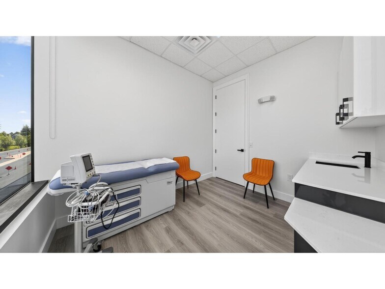 More Photos Of 7980 B 206A st, Langley Medical For Lease