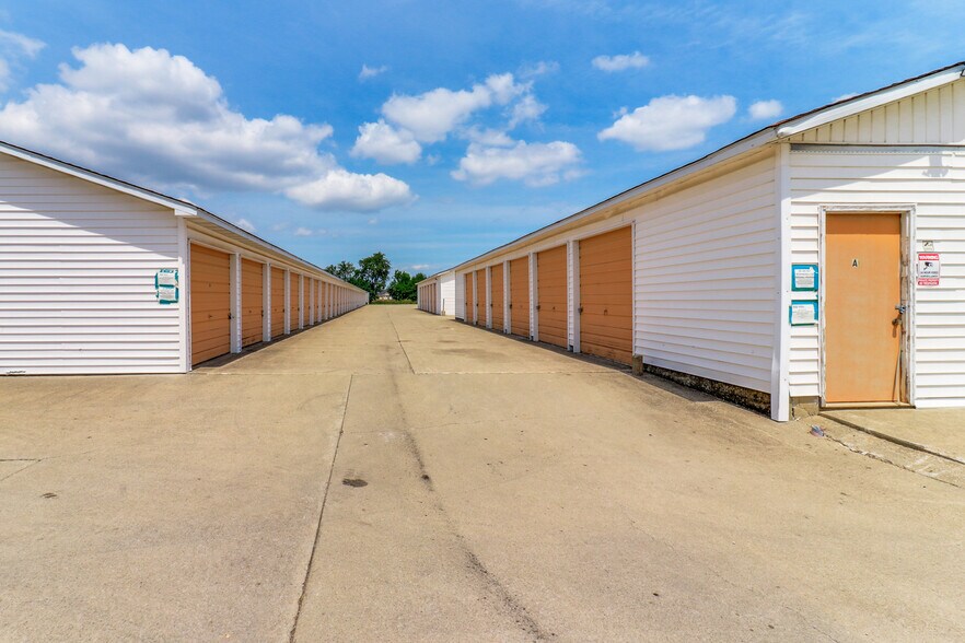 More Photos Of 116 E Church St, Savoy Self Storage For Sale