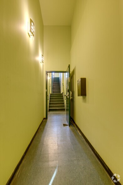 More Photos Of 2604 S Lyndale Ave, Minneapolis Office For Lease