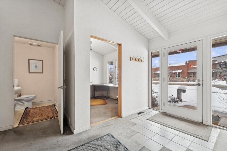 More Photos Of 327 Spokane Ave, Whitefish Flex For Sale