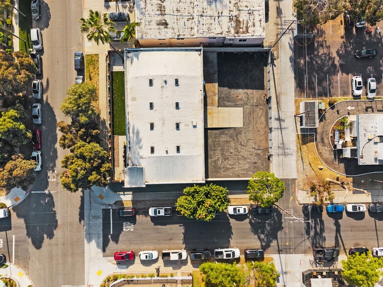 More Photos Of 1366 Hornblend St, San Diego Flex For Lease