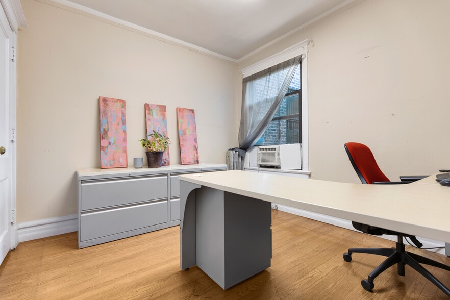 More Photos Of 1513 E 53rd St, Chicago Storefront Retail Office For Lease