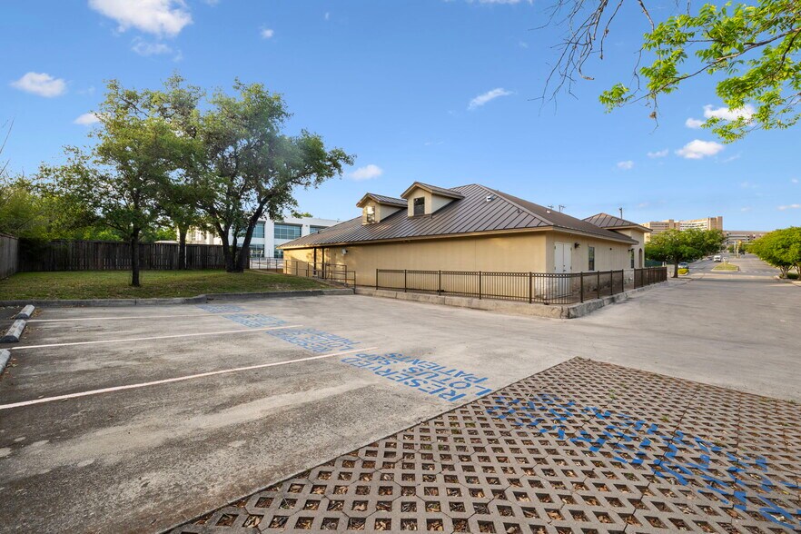 More Photos Of 2128 Babcock Rd, San Antonio Medical For Sale