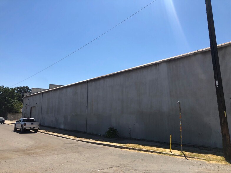 More Photos Of 2010 E Tyler Ave, Fresno Warehouse For Sale