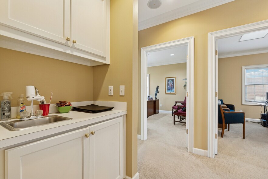 More Photos Of 301-304 Macy Dr, Roswell Medical For Sale