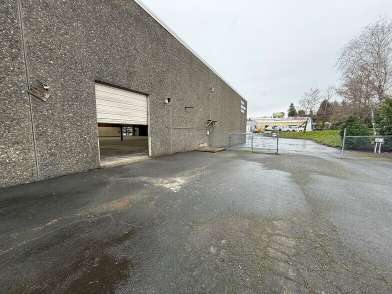 More Photos Of 7805-7895 SW Hunziker St, Tigard Distribution For Lease