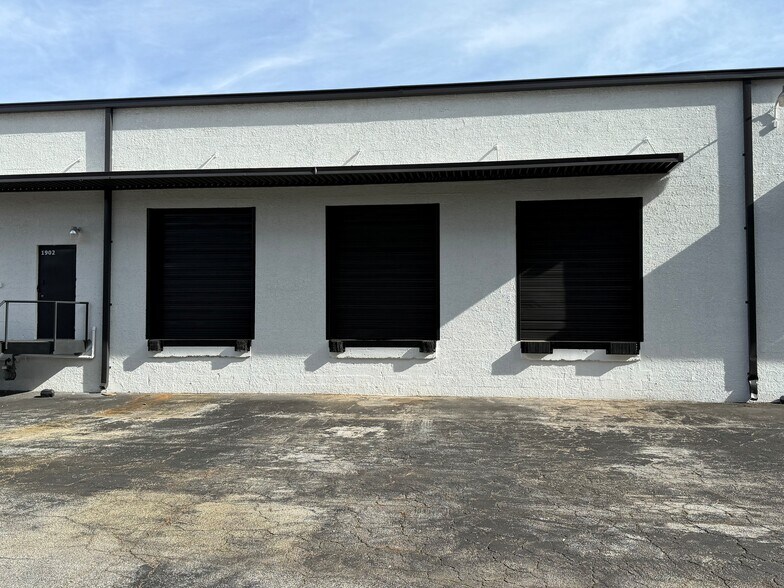 More Photos Of 1870 Forge St, Tucker Distribution For Lease