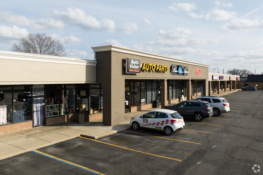 More Photos Of 1855 S Reynolds Rd, Toledo Freestanding For Lease