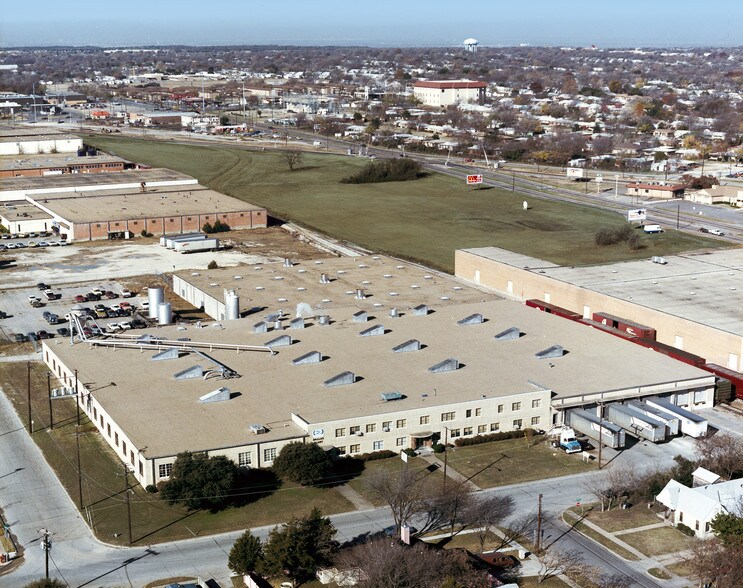 More Photos Of 2743 Pierce St, Dallas Manufacturing For Sale